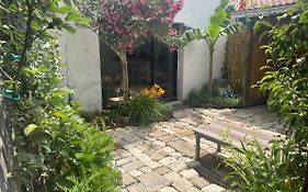 Maison Independante Avec Jardin, Tres Calme, Centre Ville La Rochelle